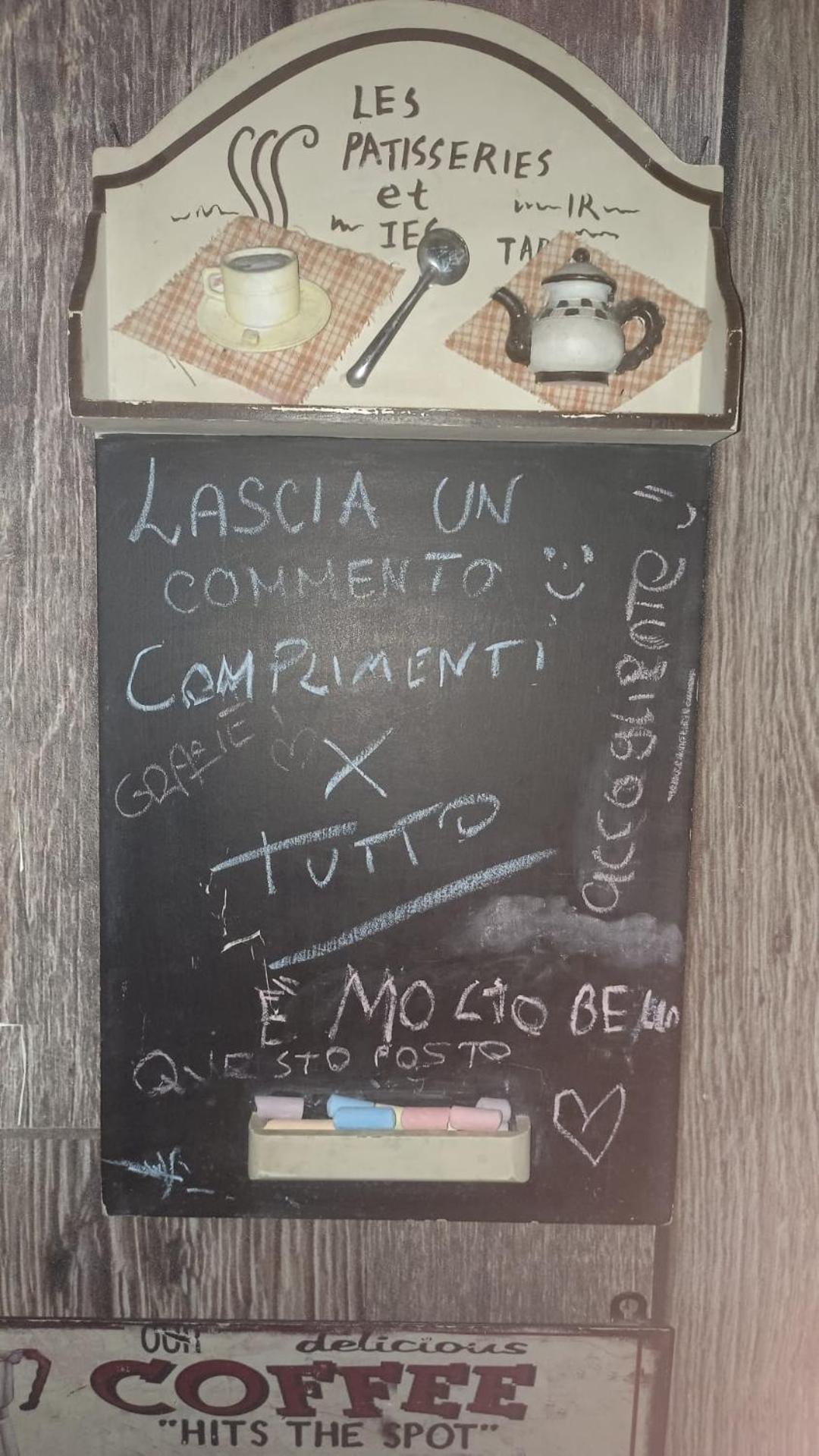 Alice Nel Paese Delle Meraviglie Sulbiate Buitenkant foto